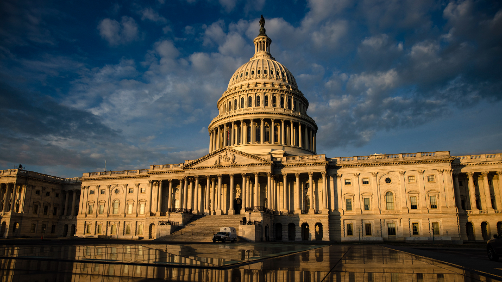 Senado de EE.UU. aprueba iniciativa para evitar cierre de Gobierno
