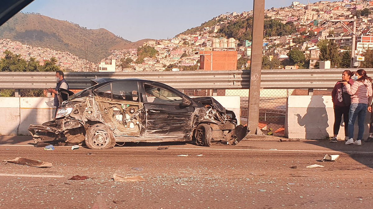 #Video Tráiler choca seis vehículos en la autopista México-Pachuca; hay 14 heridos #Video Tráiler choca seis vehículos en la autopista México-Pachuca; hay 14 heridos