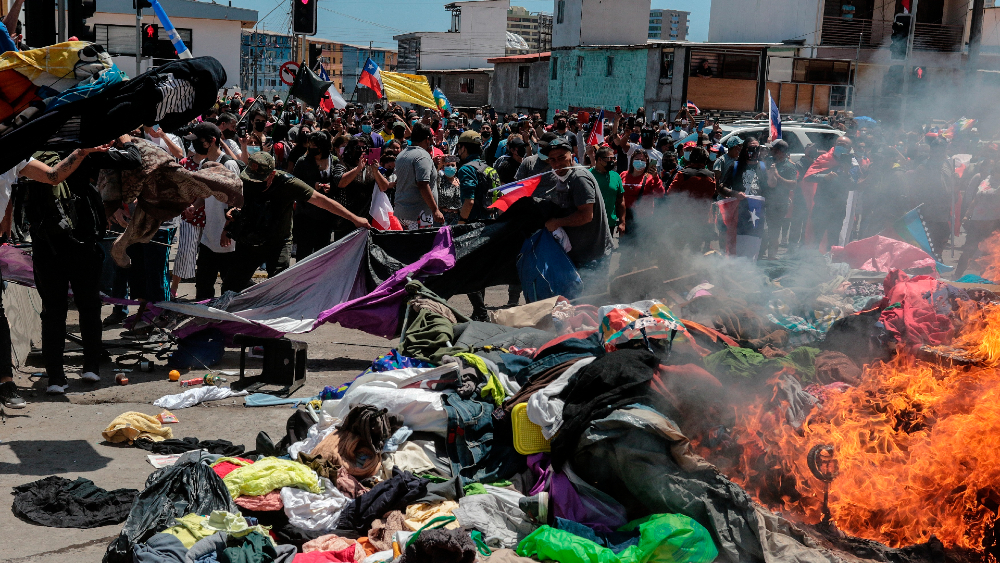 ONU califica de “inadmisible humillación” el ataque a migrantes en Chile