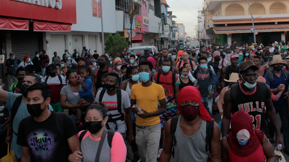 Una cuarta caravana migrante parte desde Tapachula, Chiapas