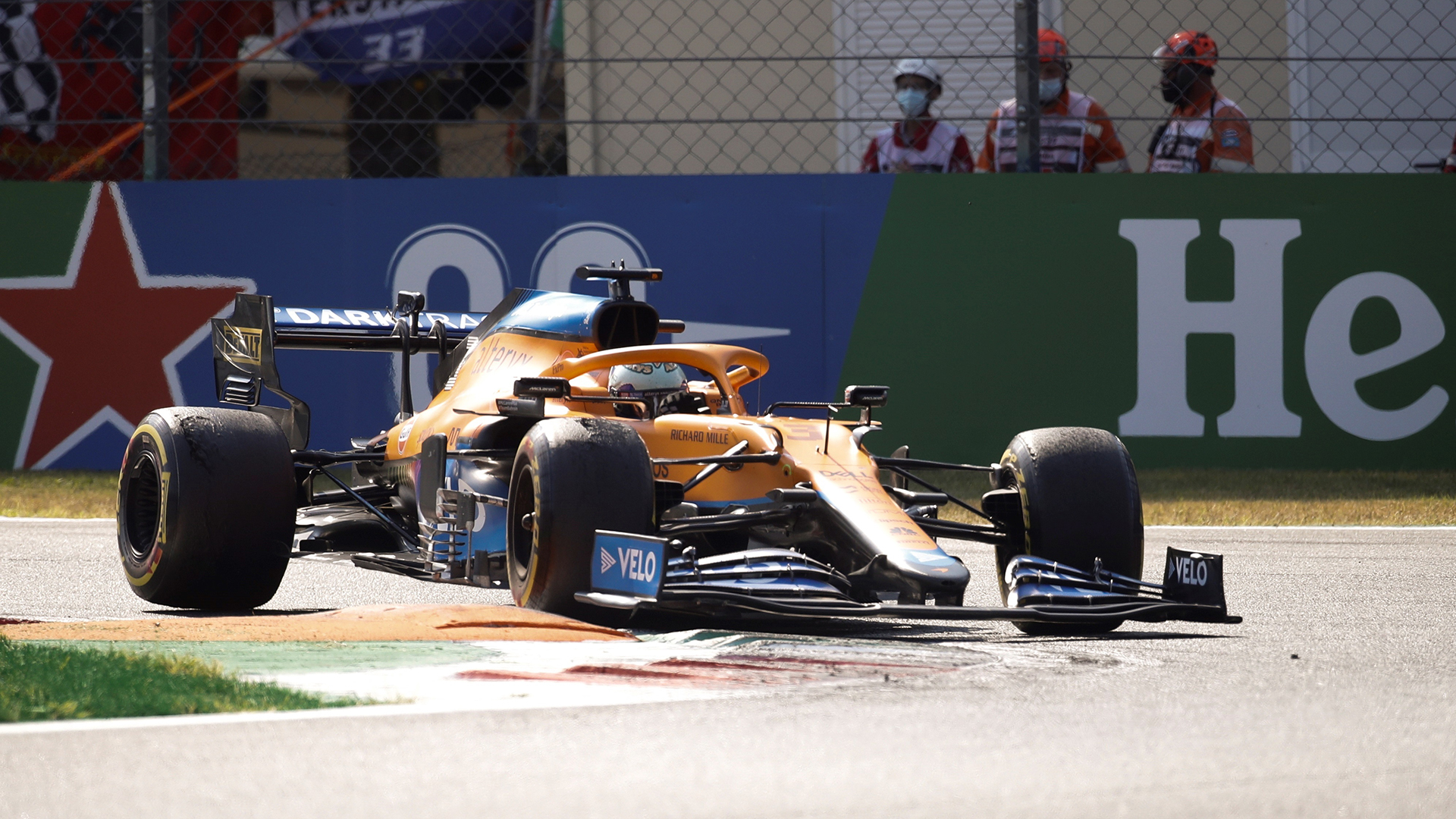 Daniel Ricciardo gana GP de Italia; ‘Checo’ Pérez finalizó en quinto lugar