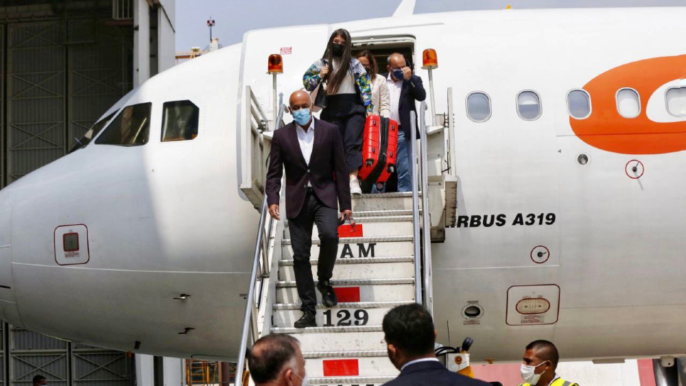 Delegación de Maduro llega a México para reanudar diálogo con la oposición