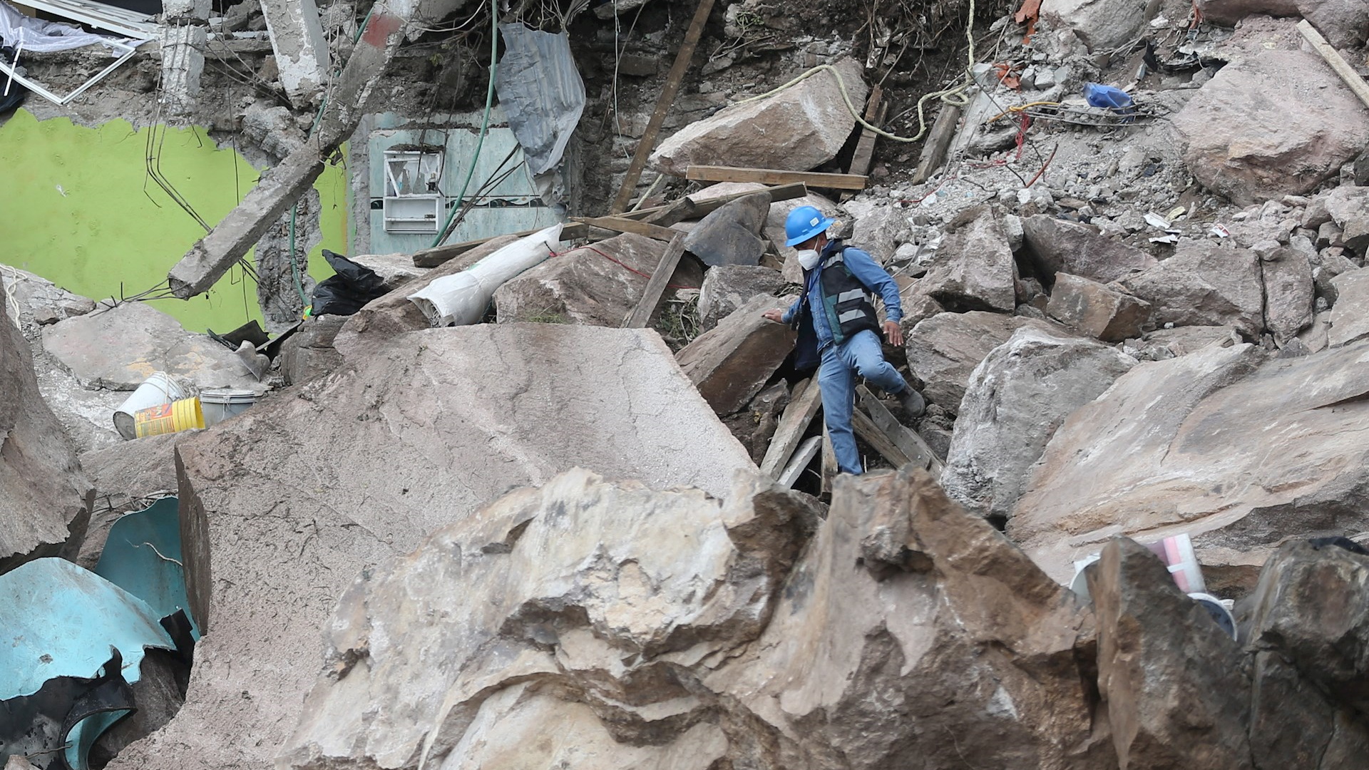 Ofrecerán alternativas a familias afectadas por derrumbe en el cerro del Chiquihuite Ofrecerán alternativas a familias afectadas por derrumbe en el cerro del Chiquihuite