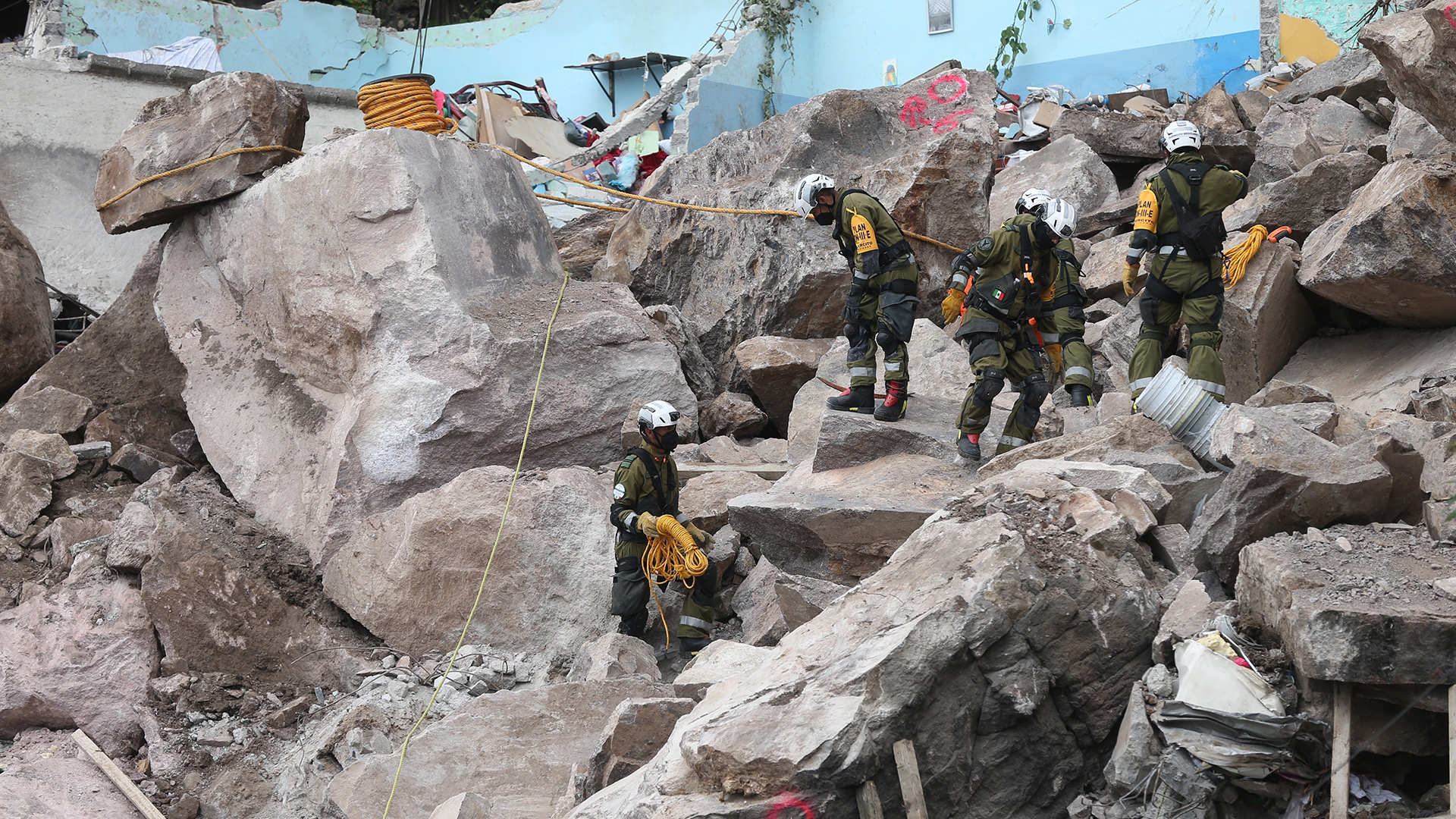 Advierten alto riesgo de nuevo derrumbe en Cerro del Chiquihuite