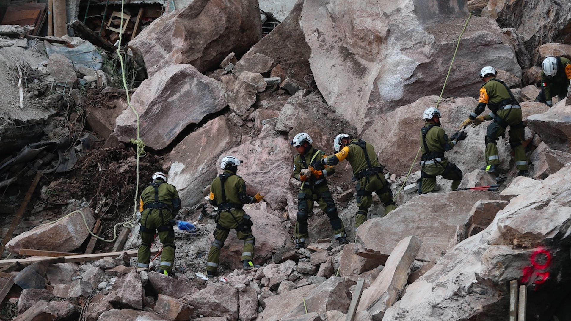Piden desalojar viviendas en inmediaciones del cerro del Chiquihuite Piden desalojar viviendas en inmediaciones del cerro del Chiquihuite