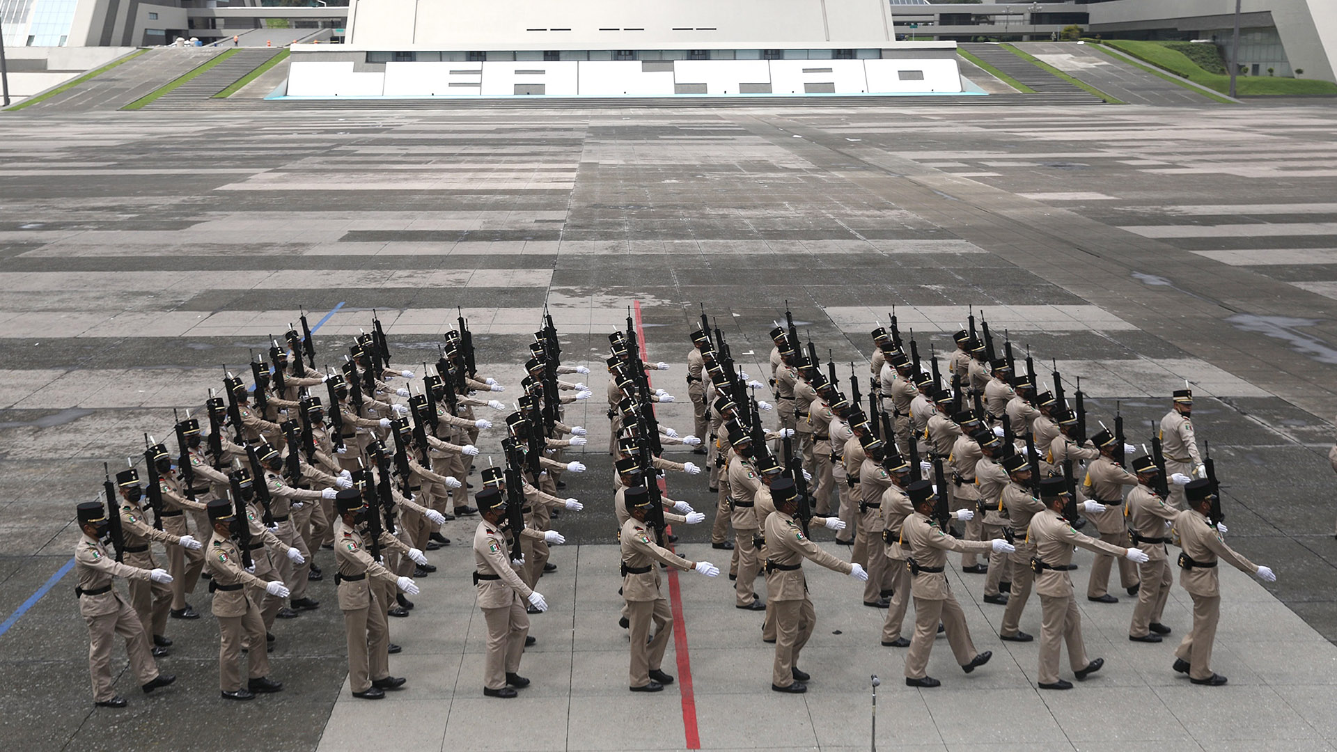 Sedena alista desfile militar con motivo de la Independencia de México - ensayo-de-la-sedena-para-el-desfile-militar-en-el-zocalo-capitalino