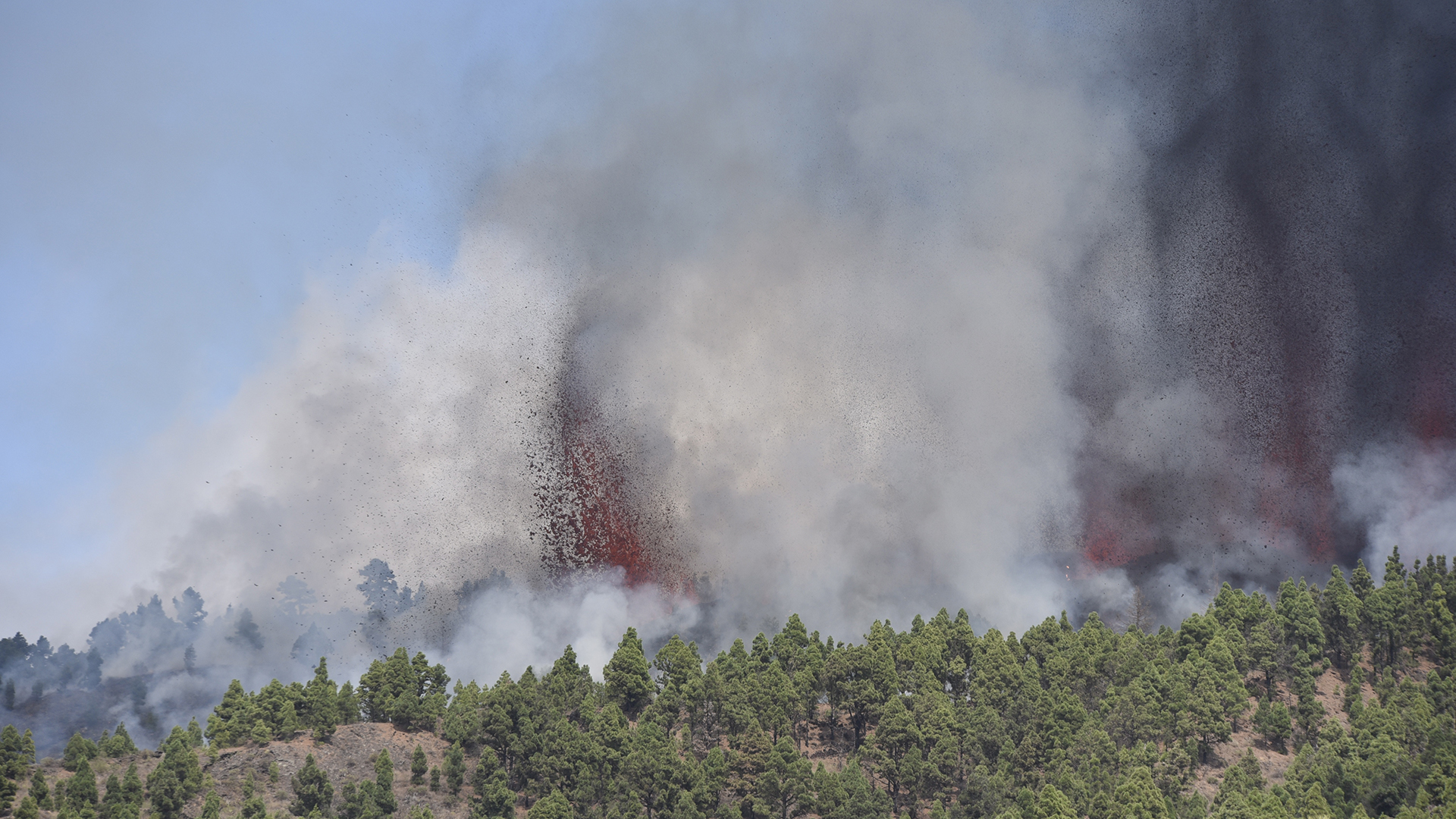 #Video Entra en Erupción volcán Cumbre Vieja en archipiélago de Canarias