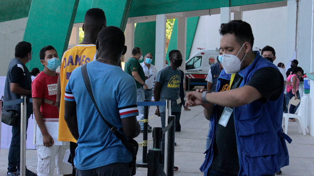 Habilitan estadio para atender solicitudes de refugio en Chiapas