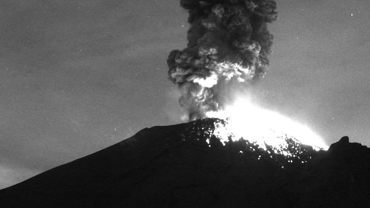 #Video Popocatépetl registra tres explosiones que elevaron columnas de vapor