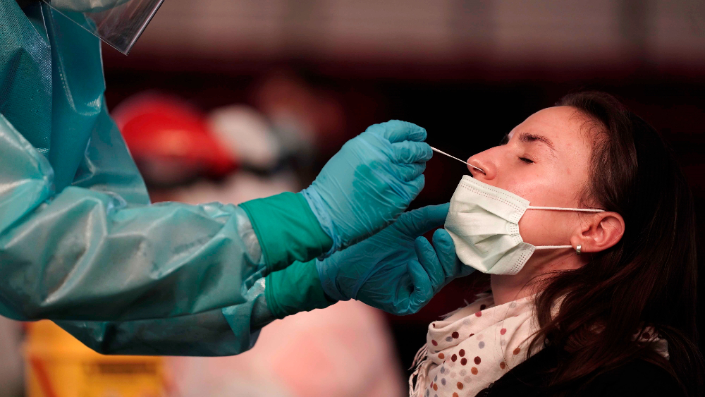 Nuevo récord en Florida: mil 338 muertes adicionales por COVID-19 Nuevo récord en Florida: mil 338 muertes adicionales por COVID-19