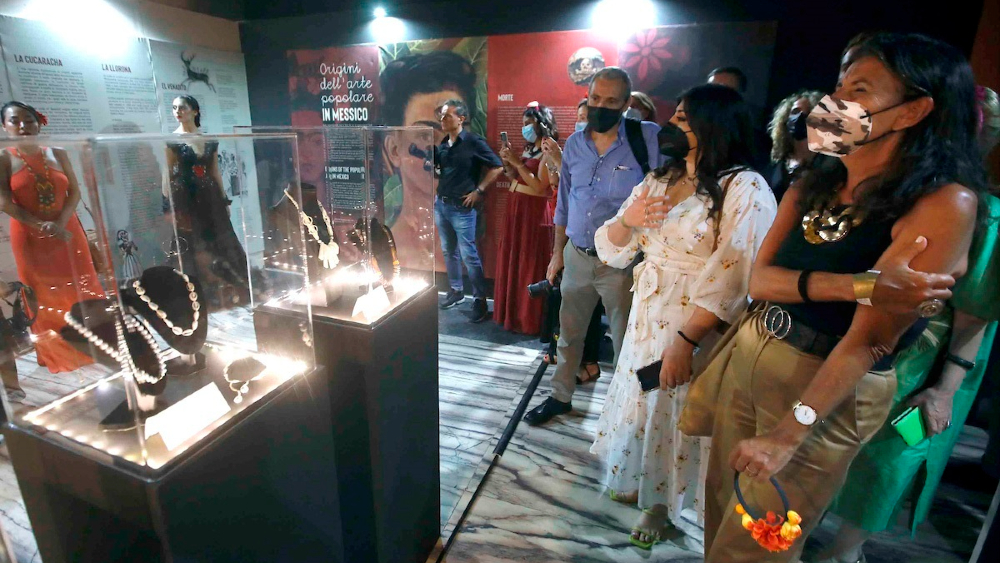 Una muestra en Nápoles homenajea la figura histórica de Frida Kahlo