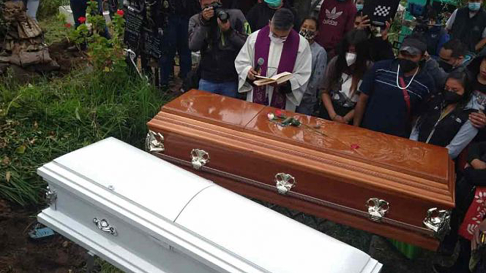 #Video Sepultan a Paola y Dilan, víctimas del derrumbe en Cerro del Chiquihuite - funeral-de-paola-daniela-y-jorge-dilan