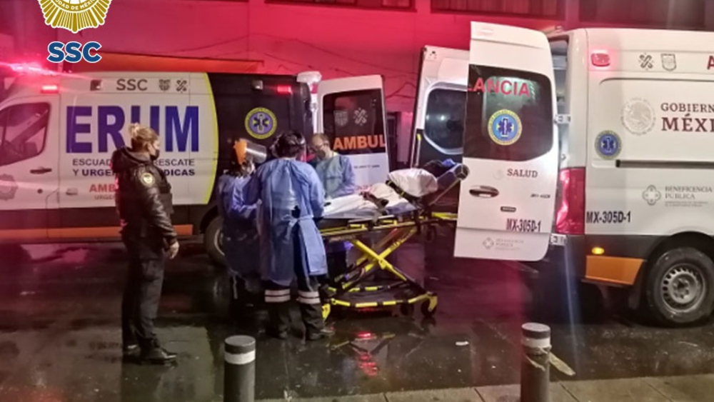 Policías de CDMX auxilian a mujer haitiana en labores de parto