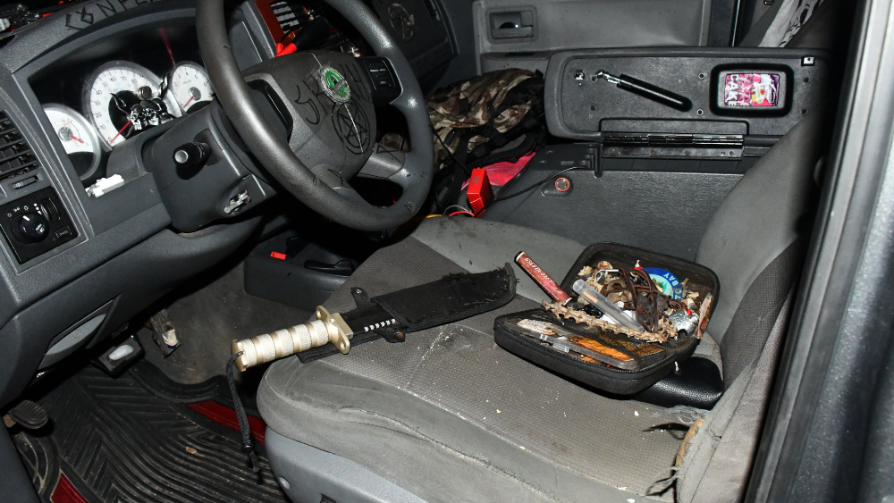 Detienen a hombre con una bayoneta cerca de sede del Partido Demócrata en EE.UU.