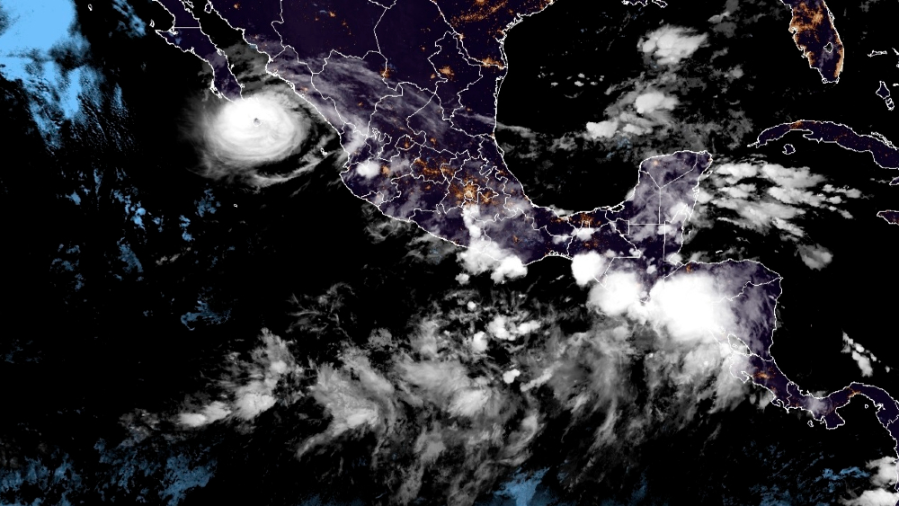 Olaf está en aguas del Océano Pacífico, a 70 km de La Paz