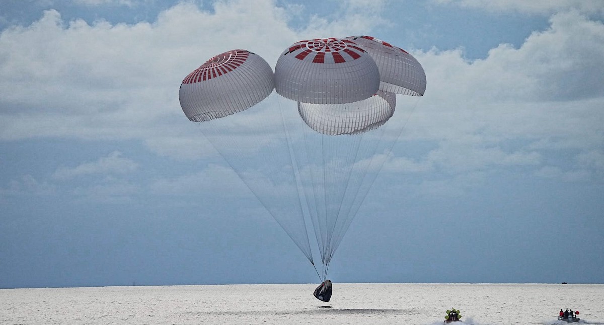 La cápsula Dragon vuelve con éxito con la primera misión civil en el espacio La cápsula Dragon vuelve con éxito con la primera misión civil en el espacio