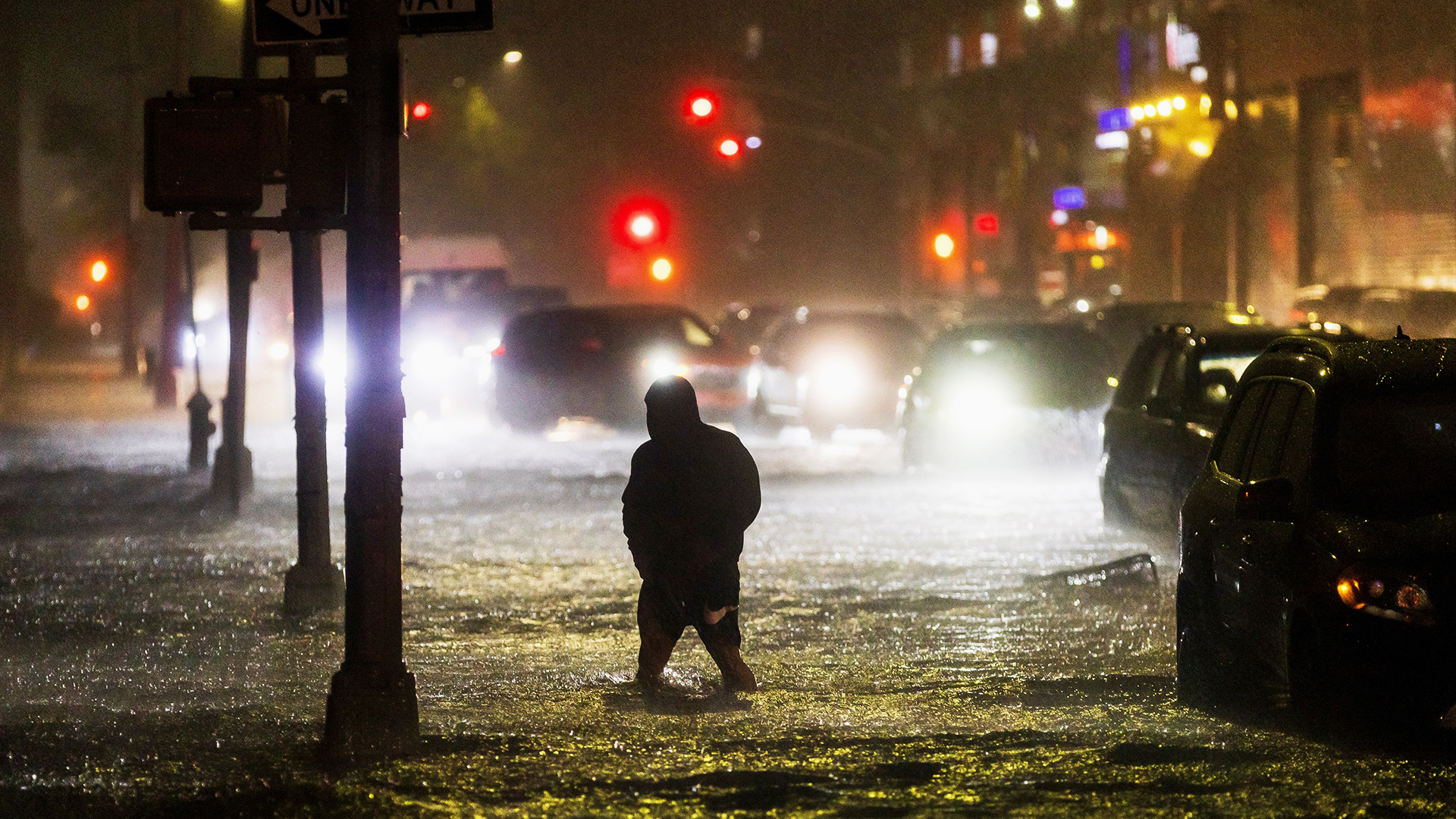 Ida sigue azotando el noreste de EE.UU. mientras se forma el huracán Larry