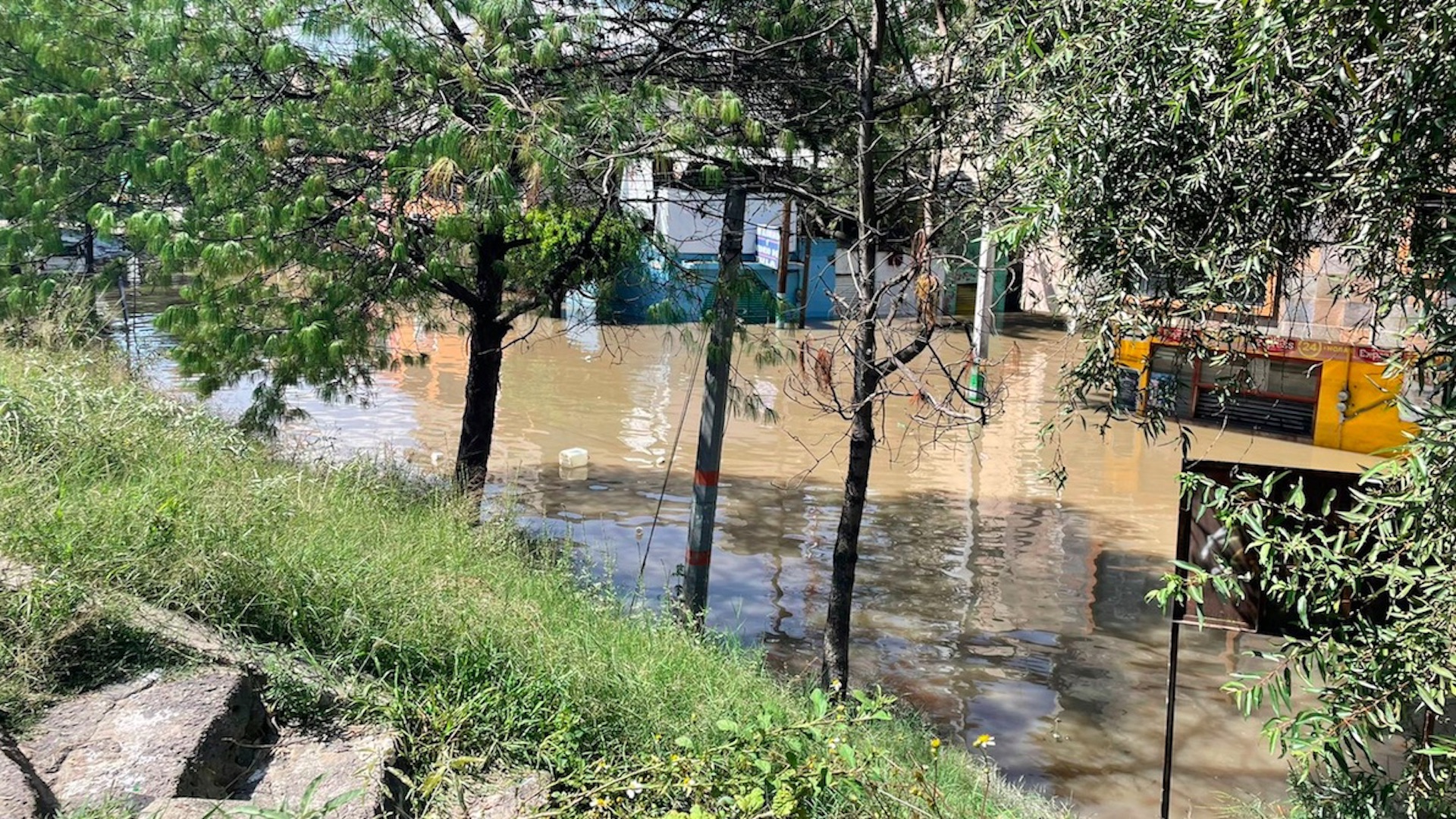 Piden a habitantes cercanos al río en Tula desalojar sus viviendas