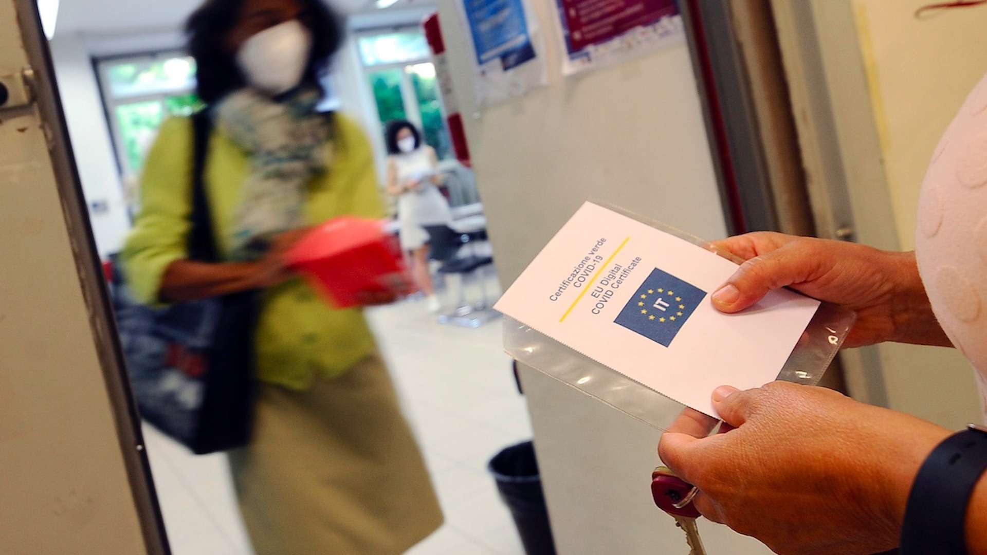 Italia, primer país en pedir certificado de vacunación a empleados Italia, primer país en pedir certificado de vacunación a empleados