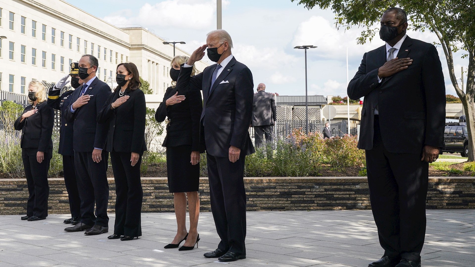 Biden y Harris rinden homenaje a víctimas del 11-S en el Pentágono