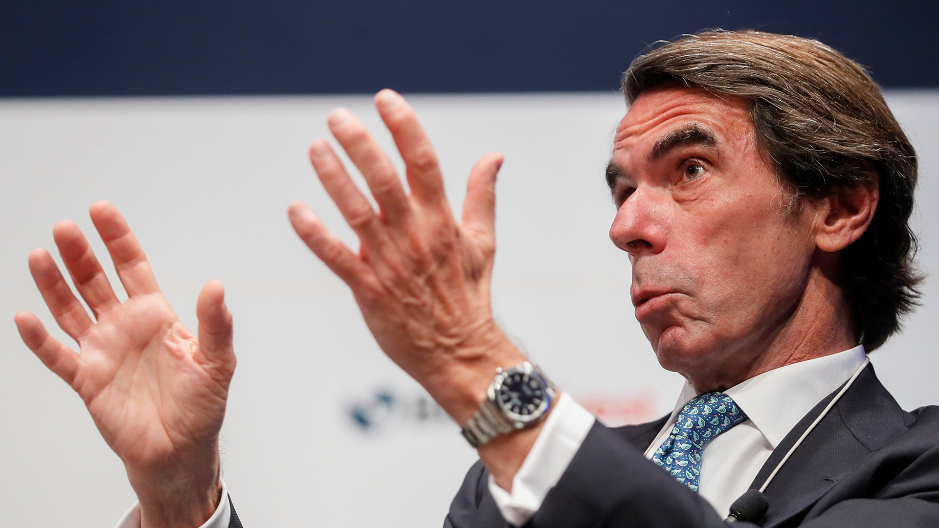 Morena compara a Aznar con los “asnos” tras su burla a López Obrador