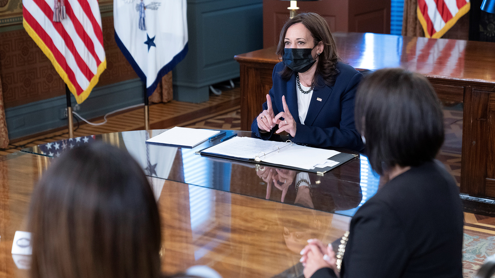 Kamala Harris destaca el papel de las empresarias latinas en la economía - kamala-harris-en-reunion-con-empresarias-latinas