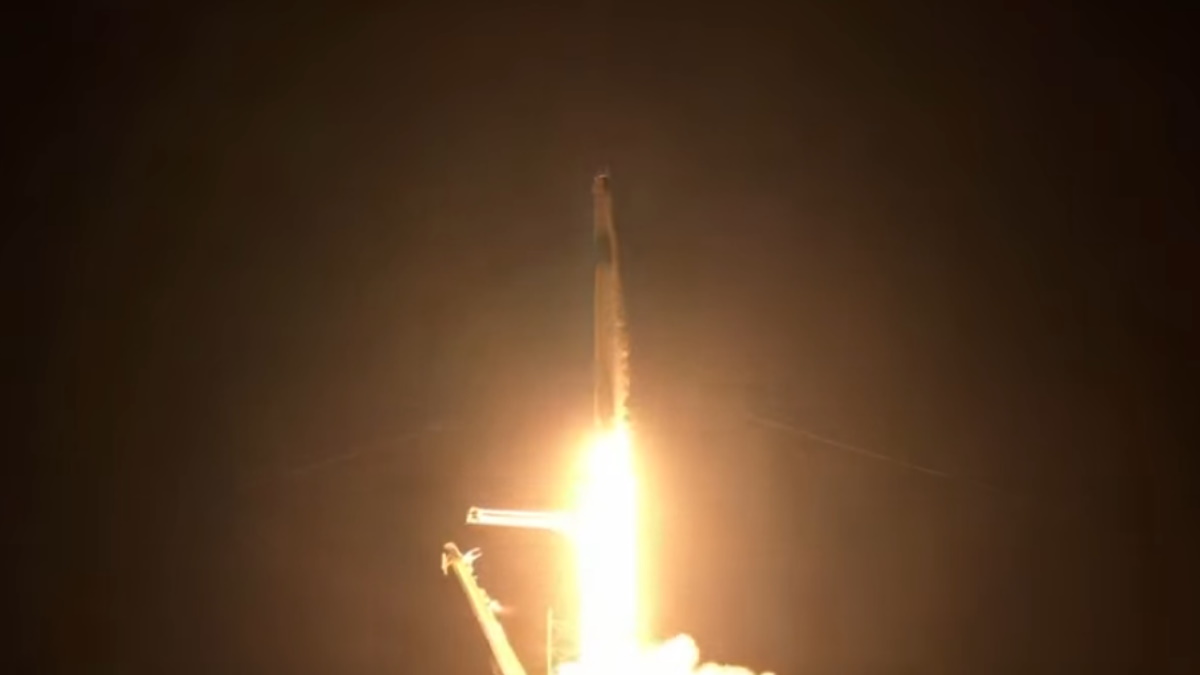 Cápsula de SpaceX despega con la primera misión de civiles al espacio Cápsula de SpaceX despega con la primera misión de civiles al espacio