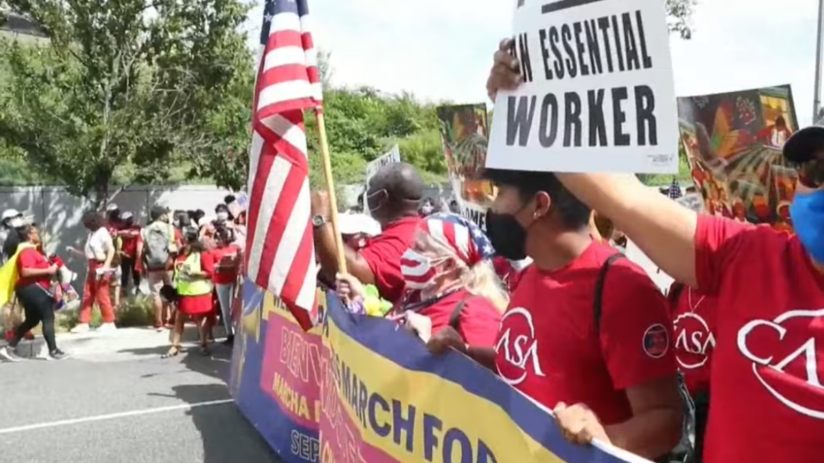 “¡Sí se puede!”, el alarido de cientos de migrantes ante el Congreso de EE.UU.