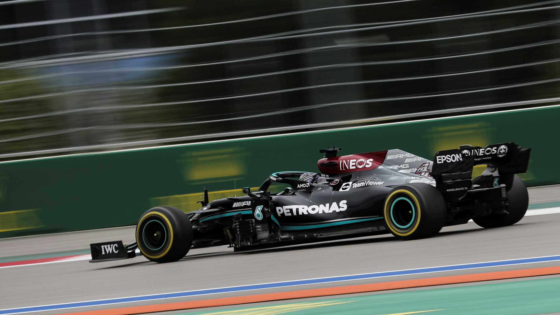 Hamilton gana GP de Rusia; ‘Checo’ Pérez cae al noveno lugar