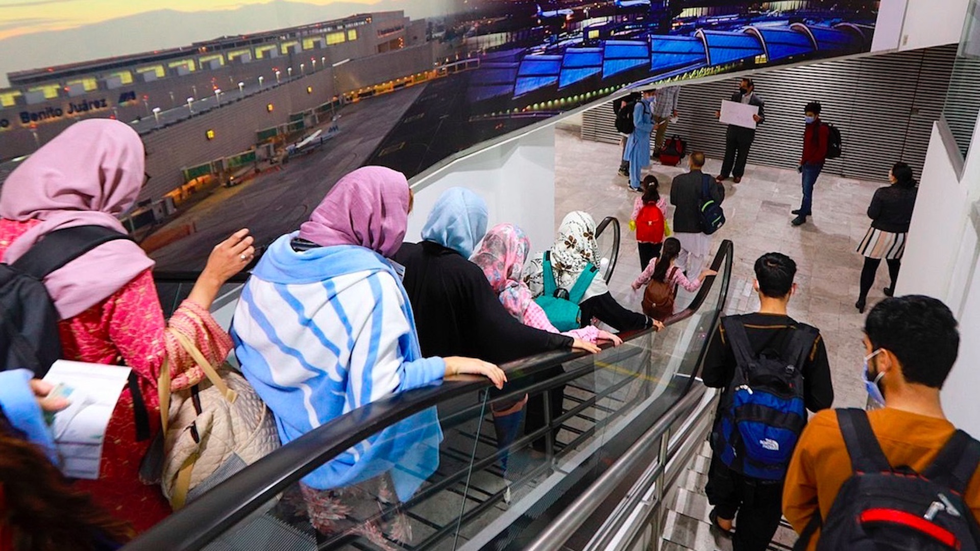 Ofrecen apoyo a 175 refugiados afganos llegados a México