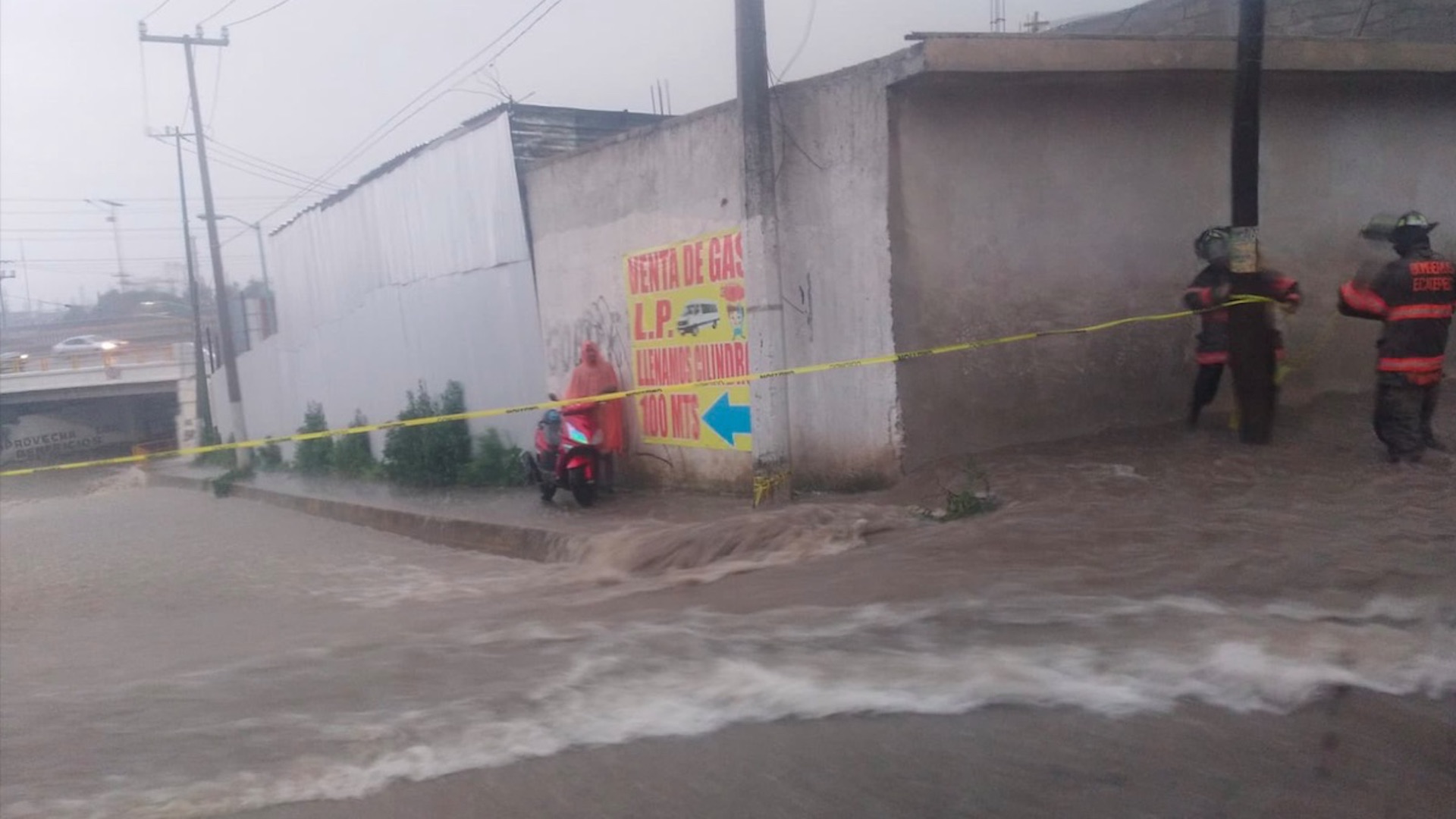 #Videos Alerta por fuertes lluvias en el Valle de México; en Ecatepec, un muerto