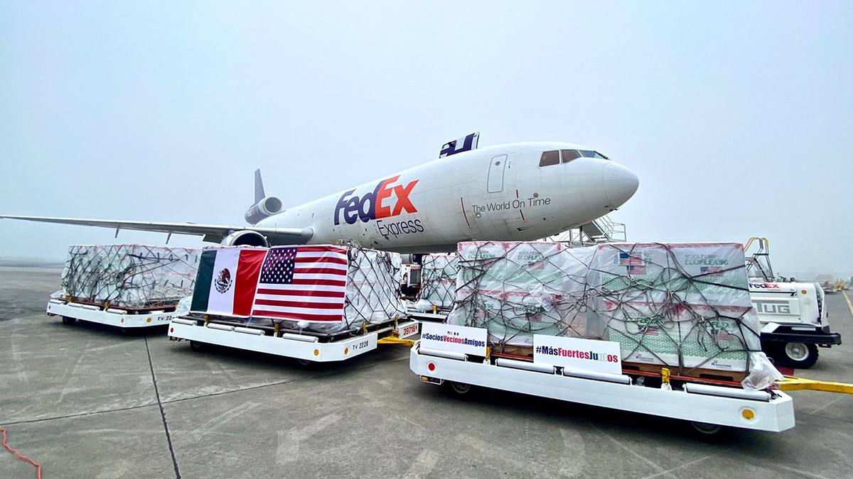 Llega a México segundo lote de 1.75 millones de vacunas de Moderna donadas por EE.UU.