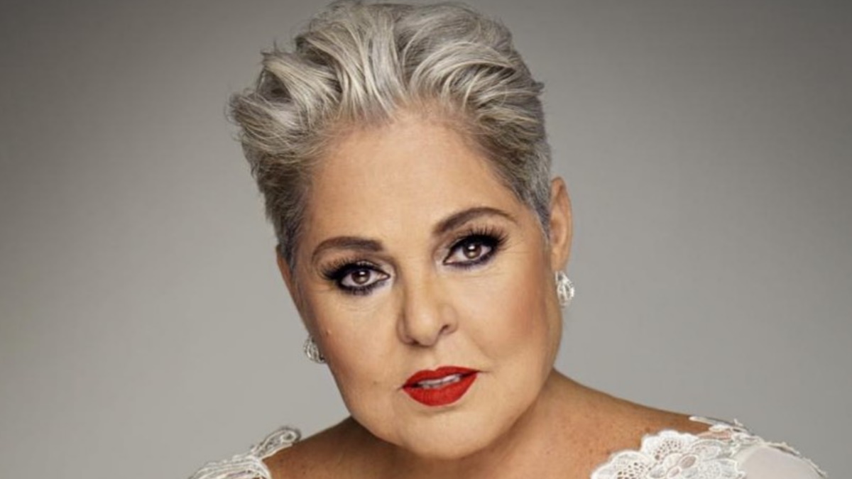 Lupita D’Alessio firma acuerdo con Discos Orfeón y BoBo Lupita D’Alessio firma acuerdo con Discos Orfeón y BoBo