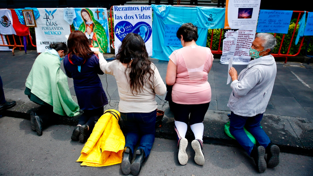 Debemos ser respetuosos de la legalidad: AMLO sobre despenalización del aborto