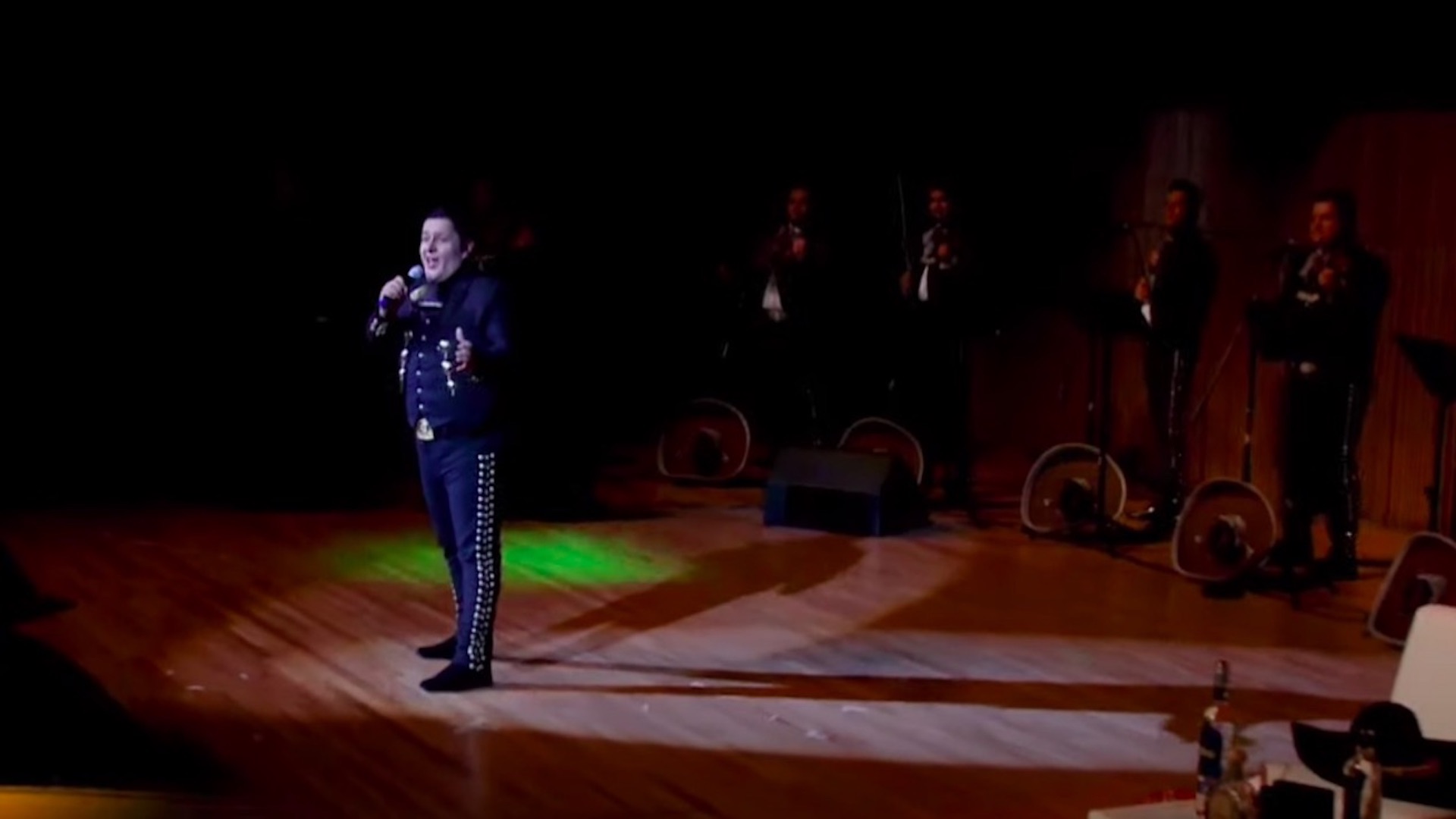 ’15 de septiembre’, interpretada por Luís Alfredo Jiménez y el Mariachi Vargas de Tecalitlán