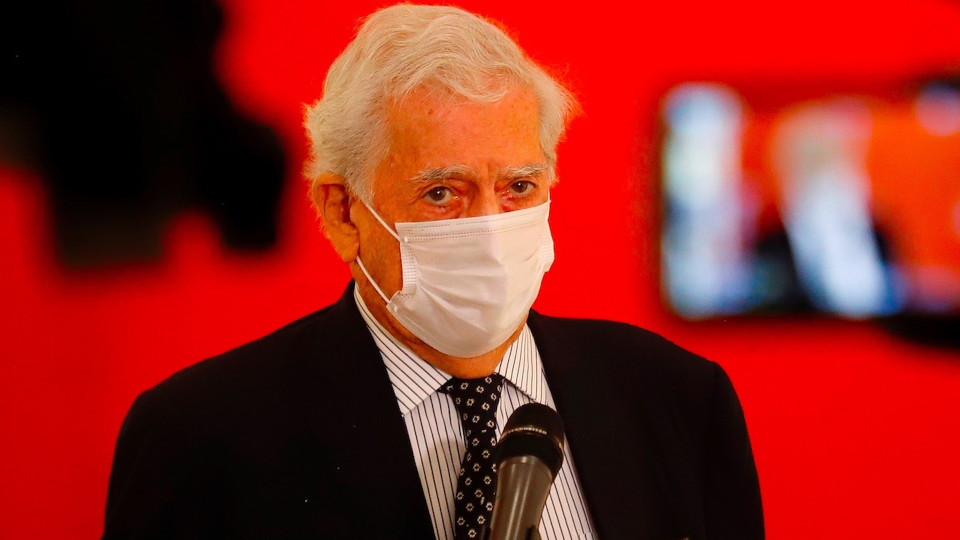 Vargas Llosa critica ataques de López Obrador a la prensa