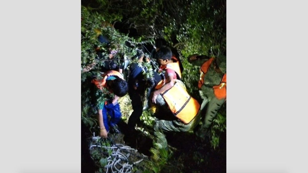 Rescatan en Tequisquiapan a menores atrapados en río San Juan
