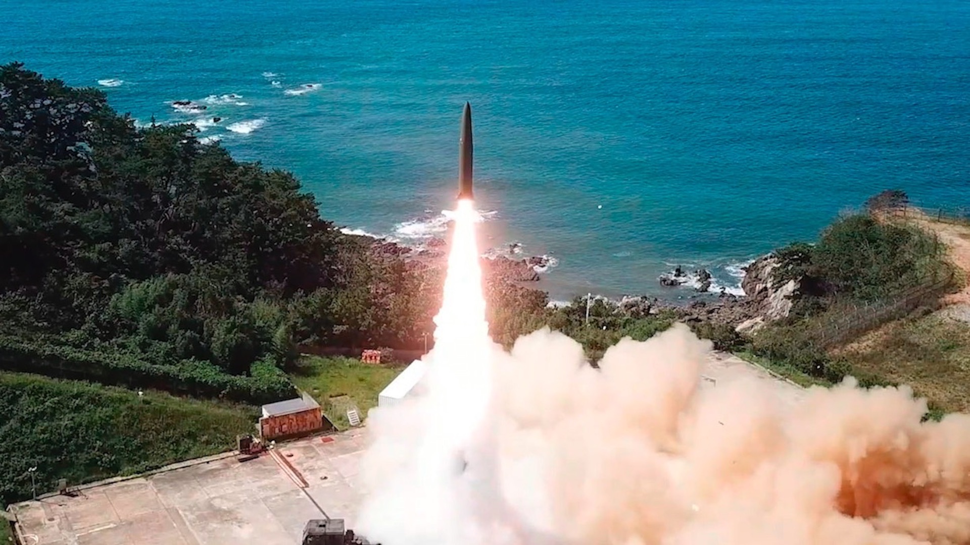 Corea del Norte confirma que lanzó misiles balísticos desde un tren