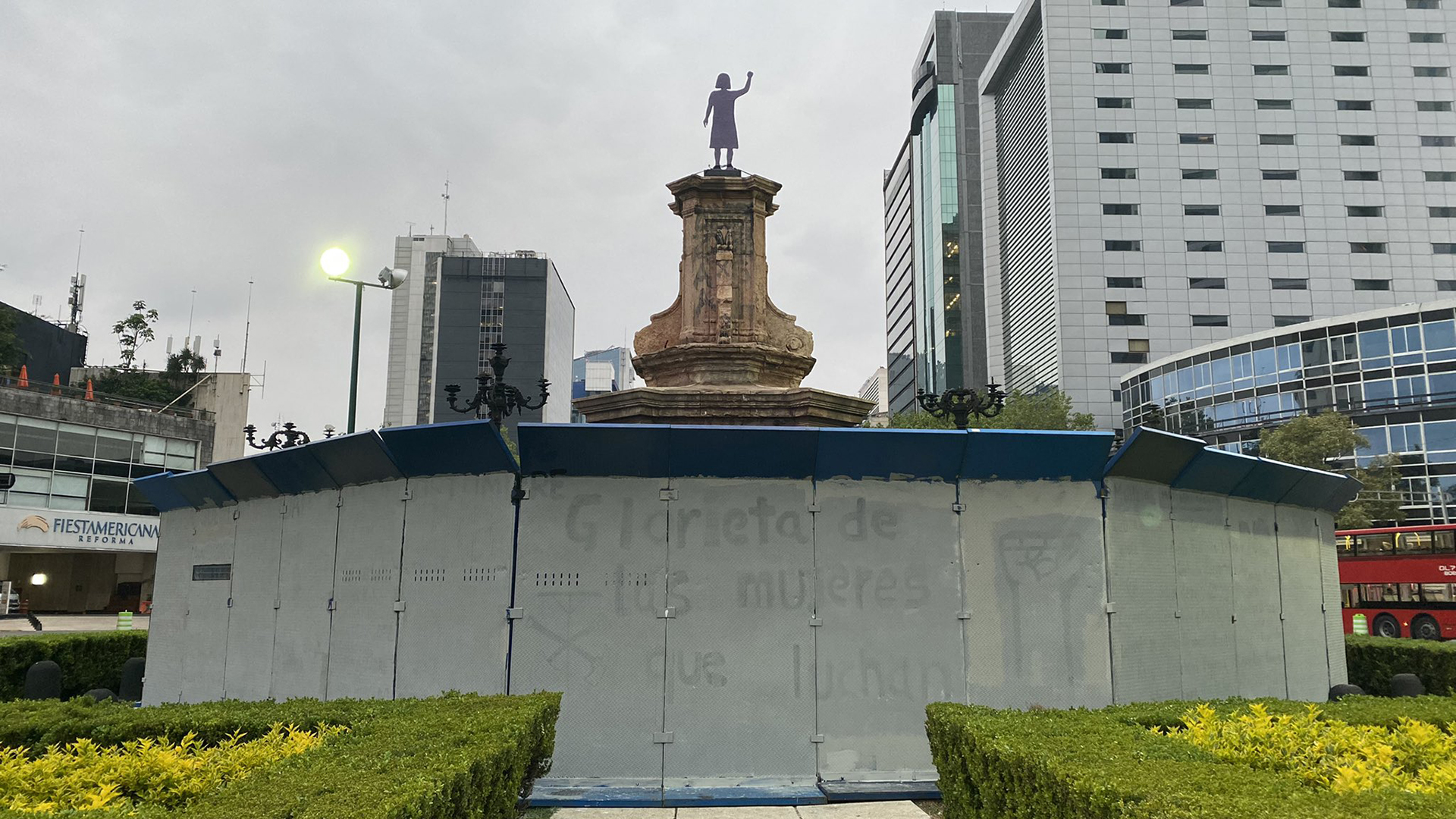 Borran nombres de la ‘Glorieta de las mujeres que luchan’