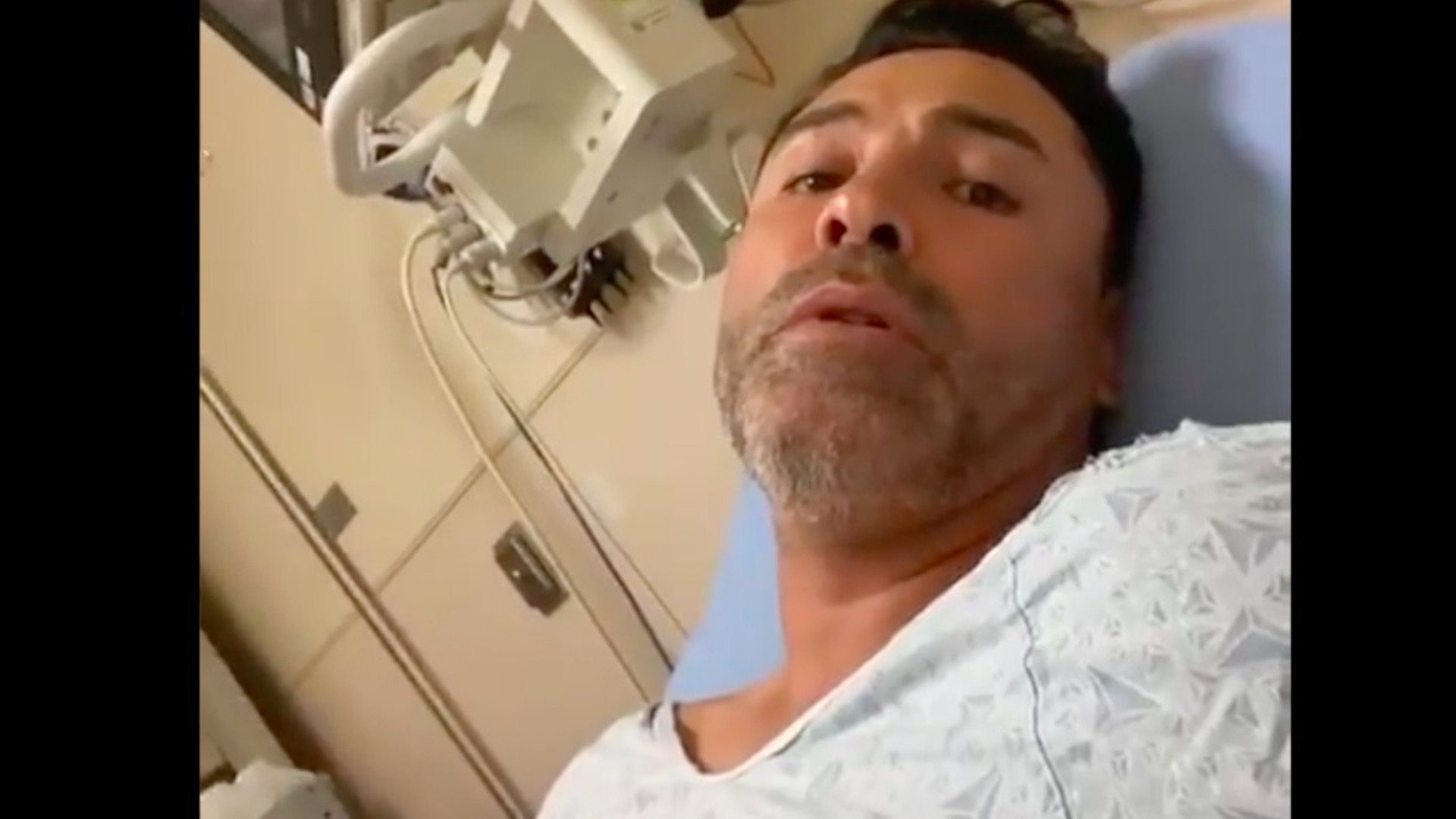 Hospitalizan a Oscar de la Hoya tras contagio de COVID-19