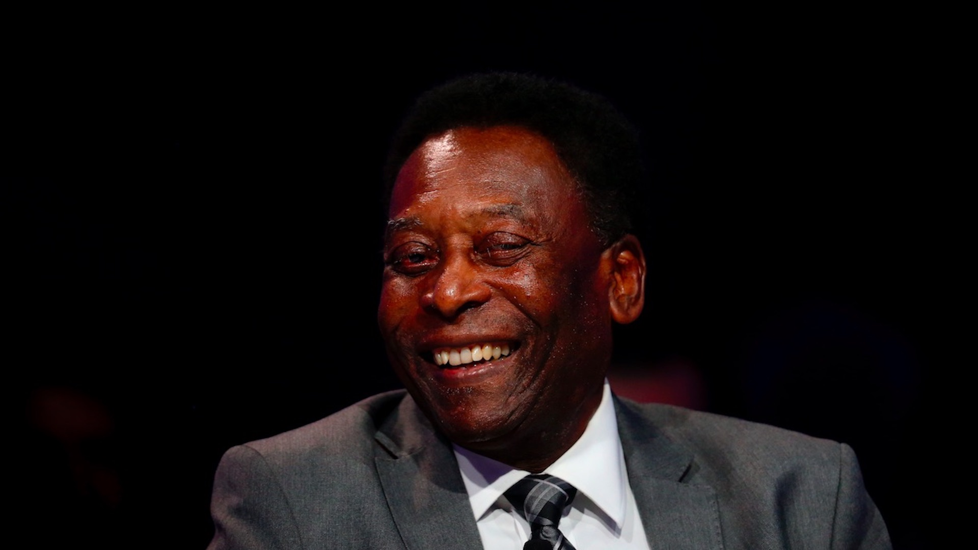 Pelé felicita a Messi por superar su récord de goles con selecciones