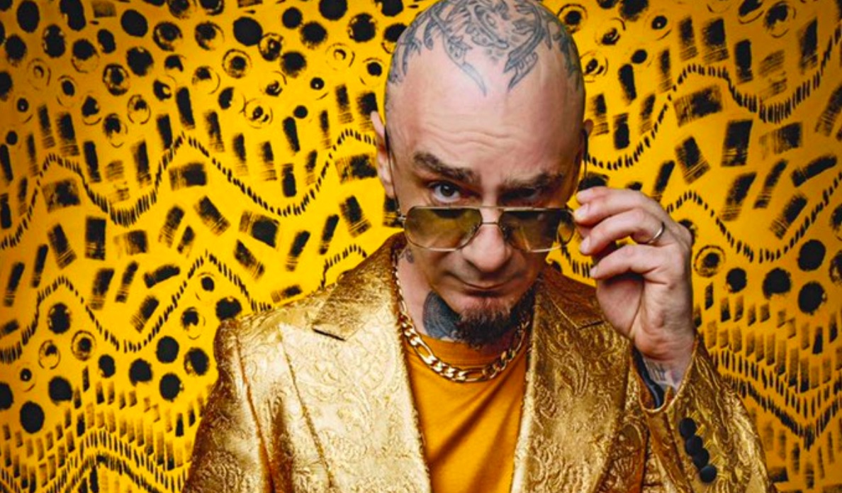 Rapero italiano ayuda a hombre discapacitado que lleva 15 años sin salir de su casa