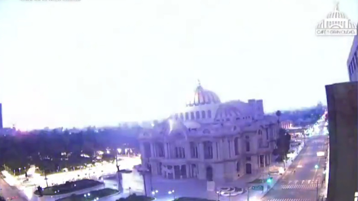 #Video Fuerte trueno despierta a habitantes de la Ciudad de México