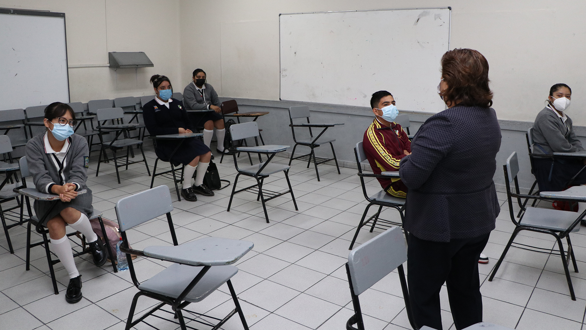 Suspenden clases en dos prepas de Puebla por un caso positivo y dos sospechosos de COVID-19 Suspenden clases en dos prepas de Puebla por un caso positivo y dos sospechosos de COVID-19