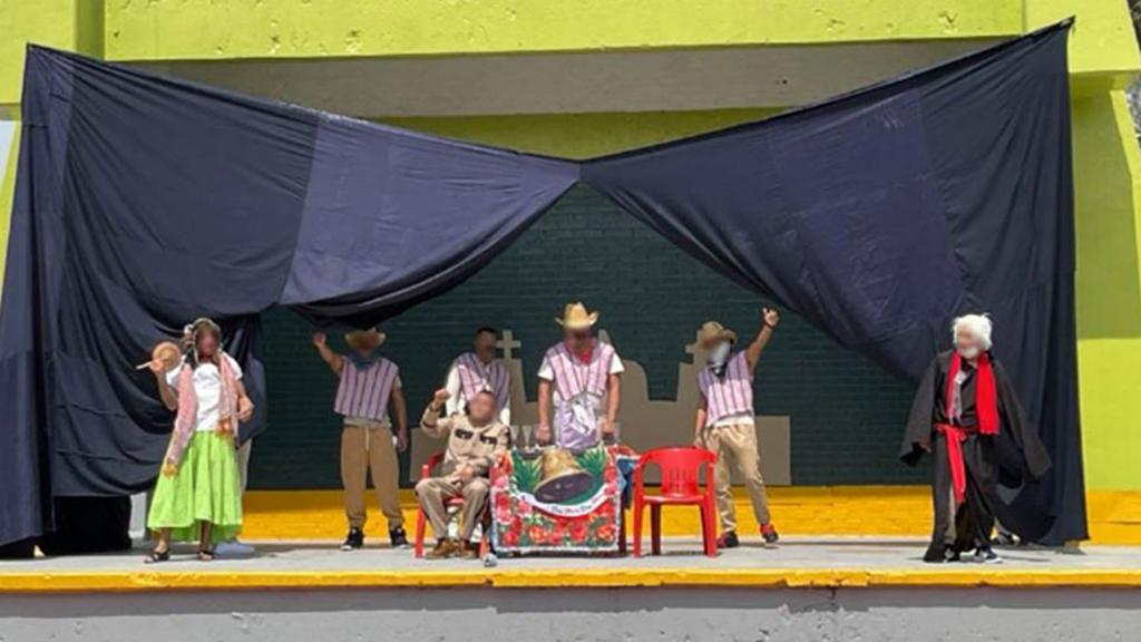 Reos en CDMX celebraron aniversario de Independencia con representaciones y pozole