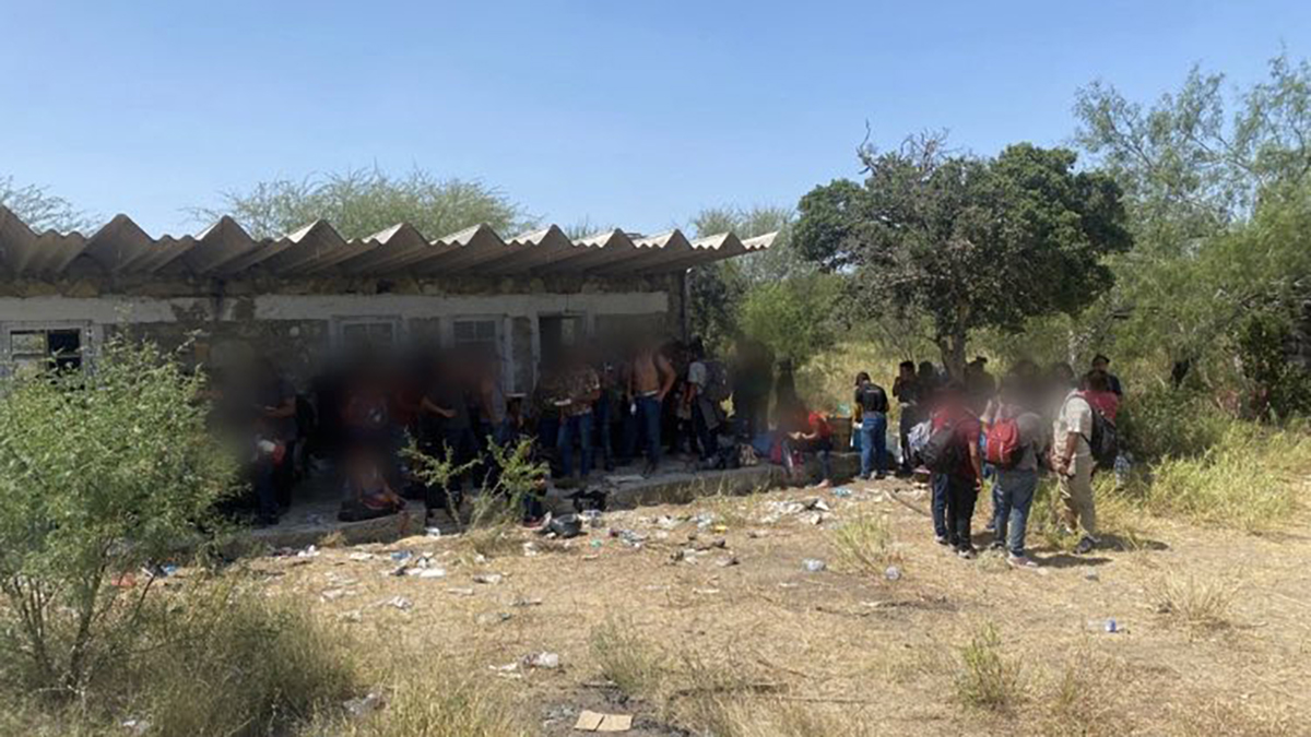 Rescatan en Tamaulipas a 162 migrantes abandonados en bodega
