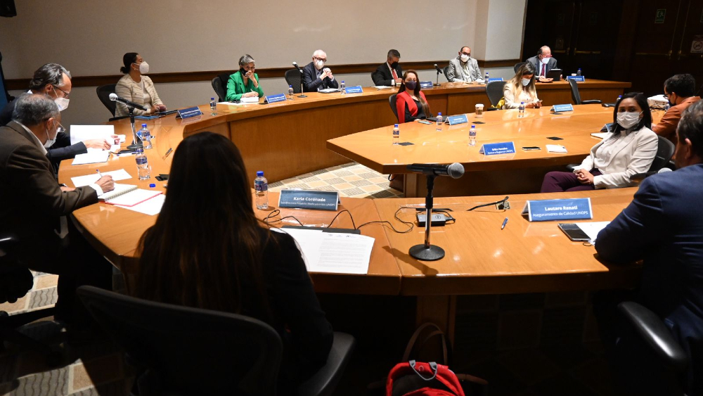 Insabi, Unops y farmacéuticos se comprometen con abasto de medicamentos en México