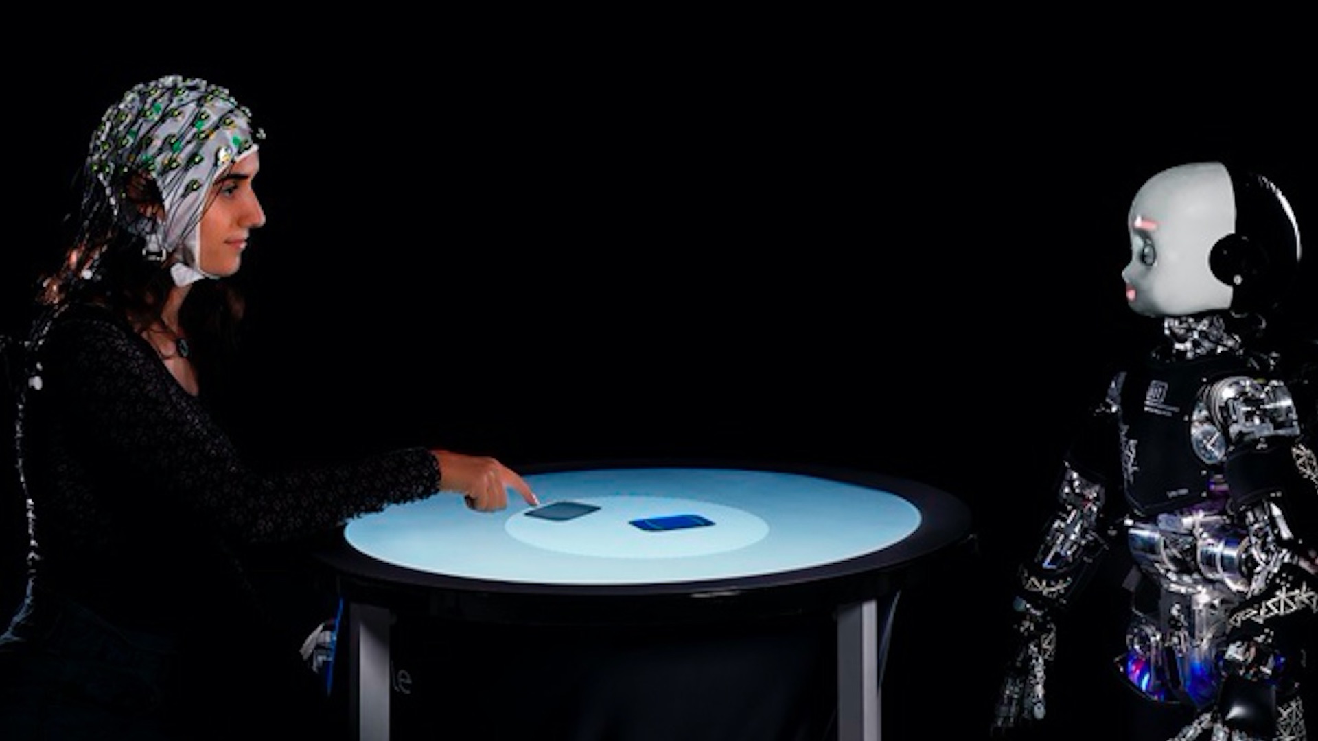 Mirada directa de un robot influye en la toma de decisiones Mirada directa de un robot influye en la toma de decisiones