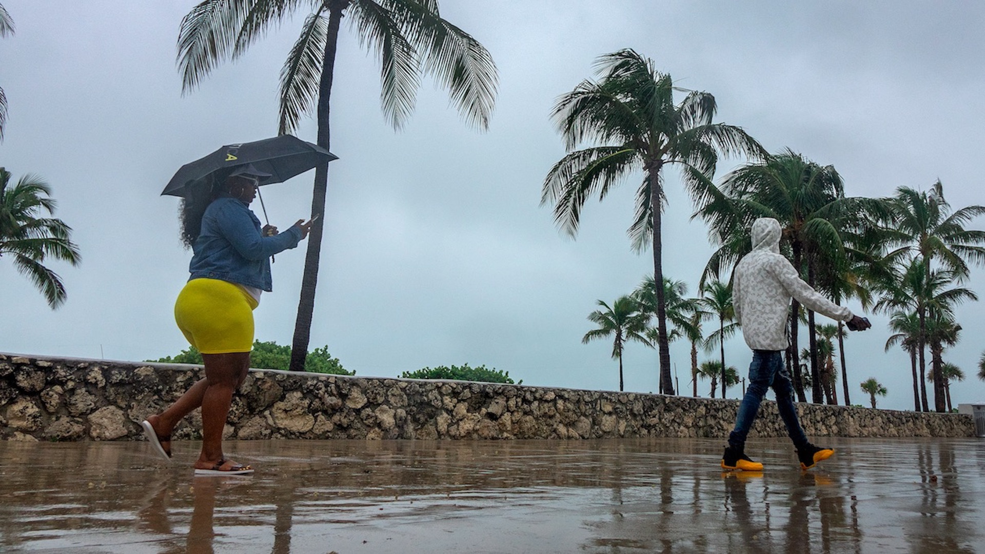 Sam se intensifica a huracán categoría 3; llegará a 4