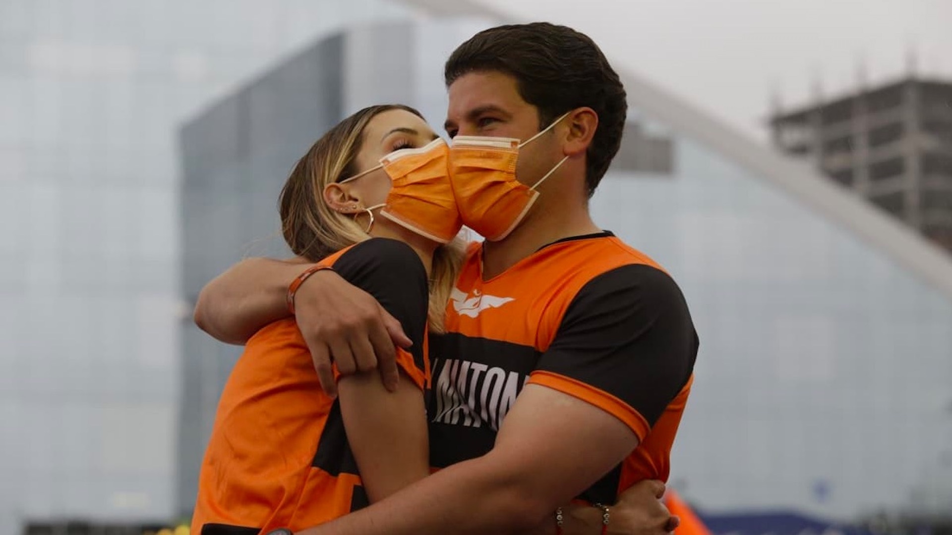 TEPJF podría revocar multa a Samuel García por publicaciones de esposa